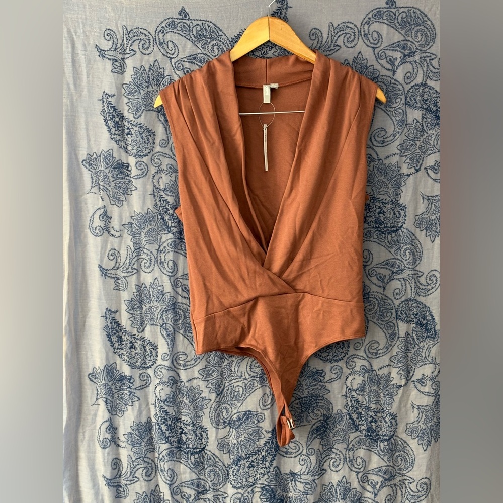 {ASOS} ASOS bodysuit deep v salmon color women's size 8 NWT